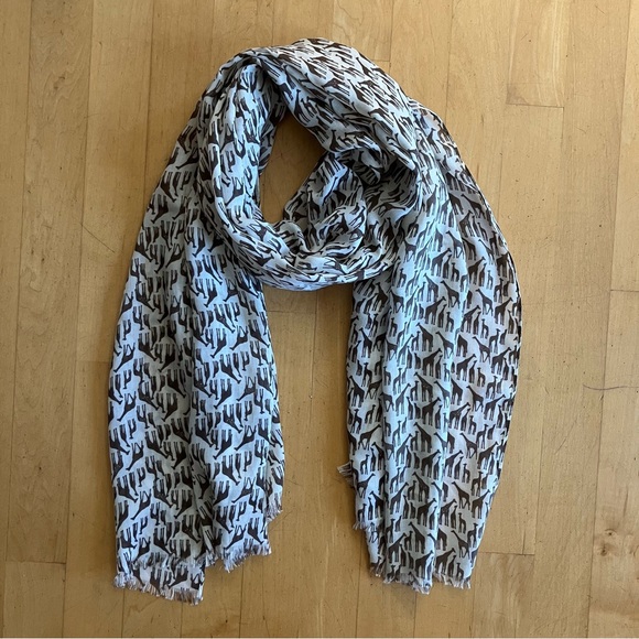 2/$20 Giraffe scarf J.Crew NWOT - Picture 1 of 9